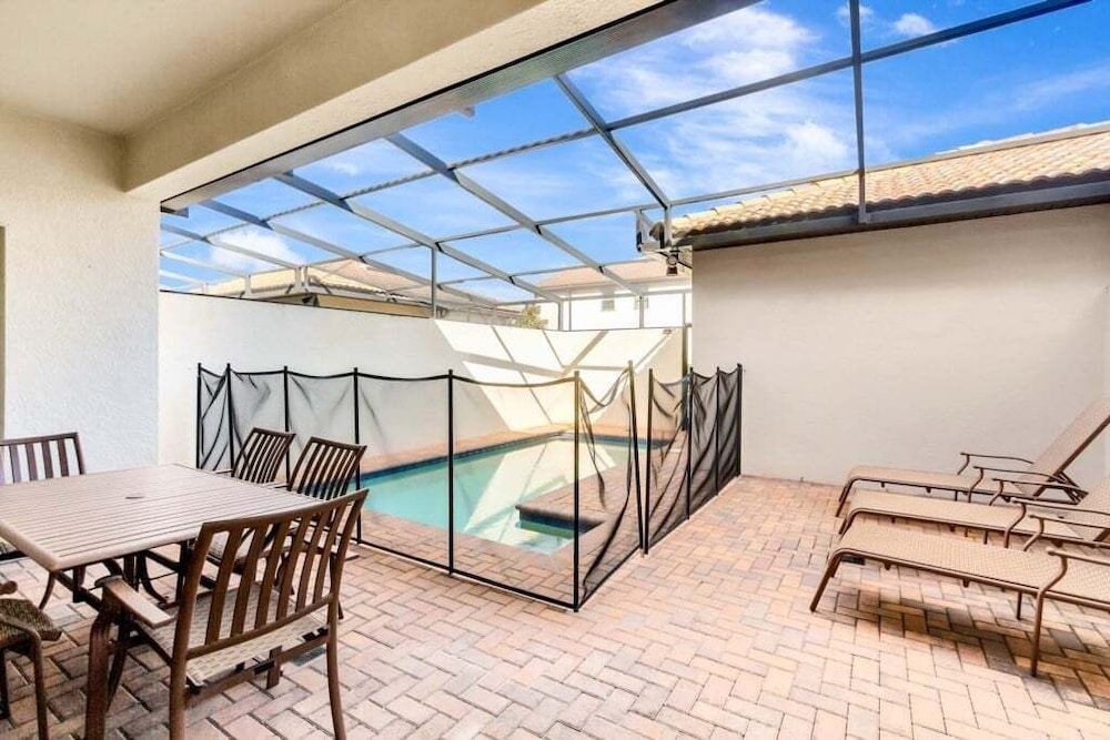Beautiful Tranquil Relaxing Home With Private Pool 4 Bedroom Townhouse