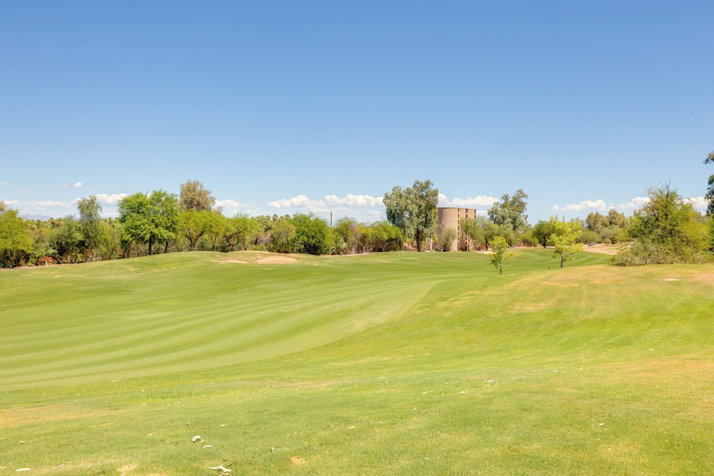 Private Yard & Fairway View: Phoenix Golf Retreat!