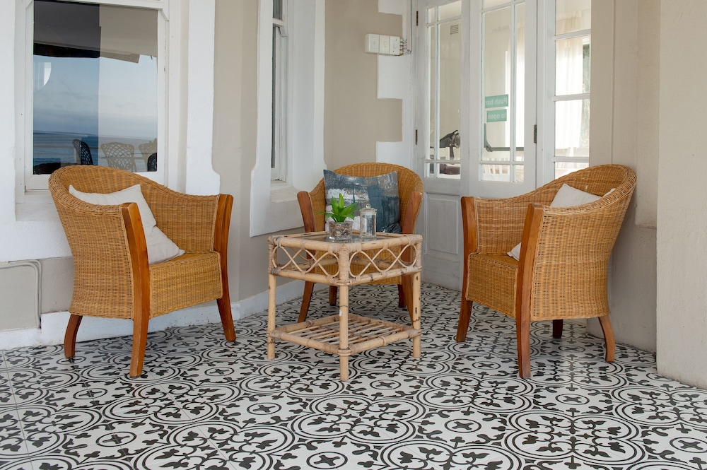 Boulders Beach Hotel, Cafe and Curio
