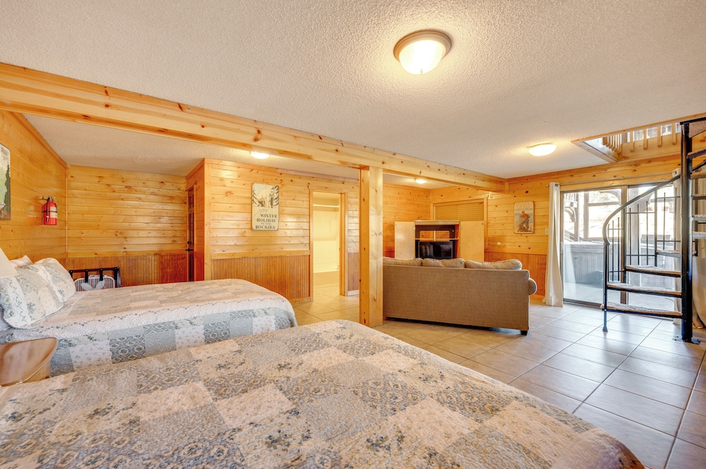 3 Mi to Rocky Mtn National Park: Estes Park Cabin!