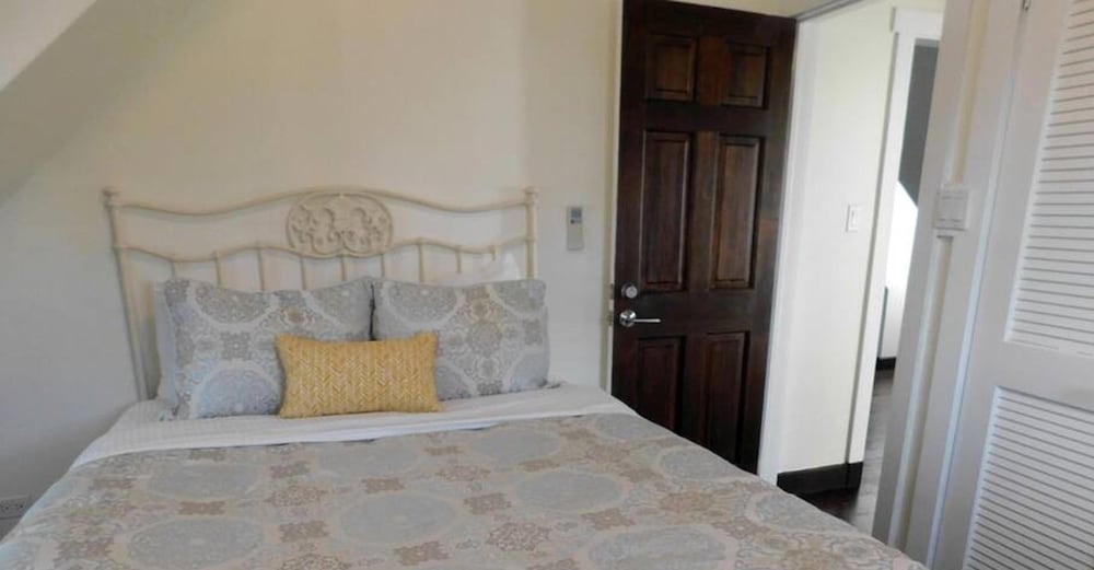 Sapodilla House view 4