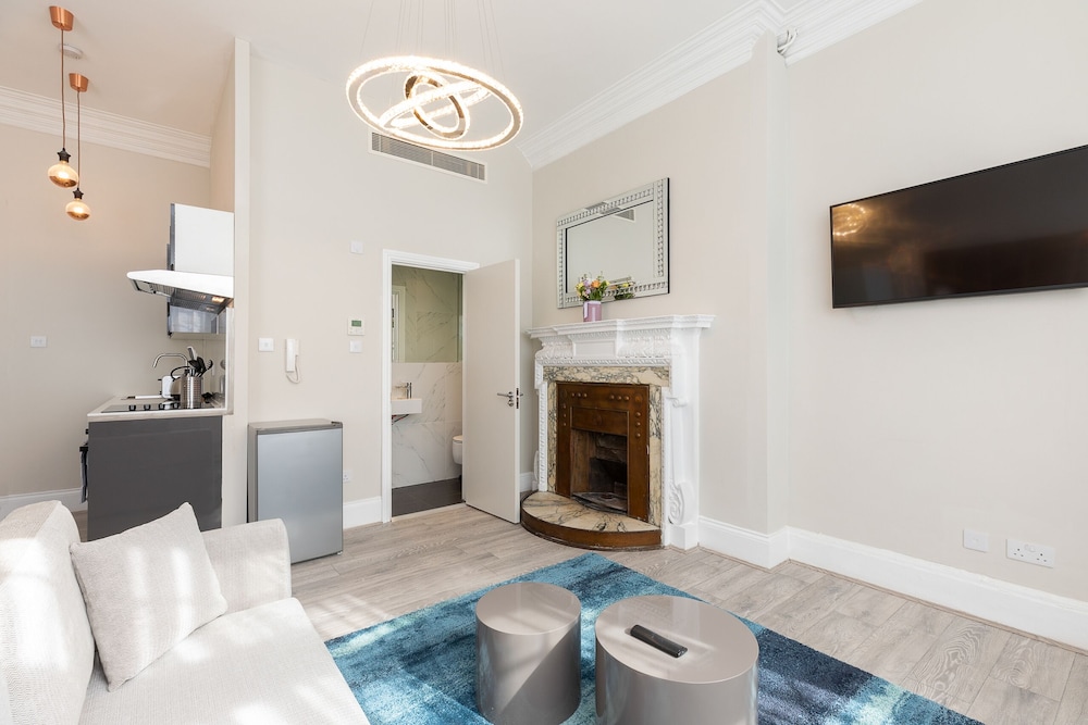Luxurious Air Conditioned Apt High Street Kensington