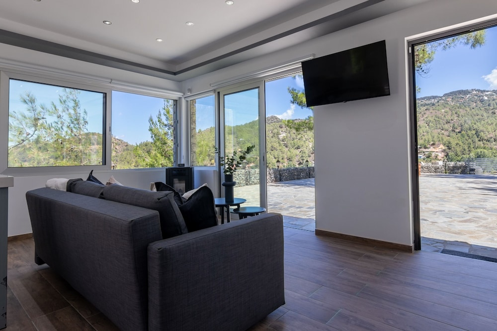 Phaedrus Living: Palaiomylos Forest Residence