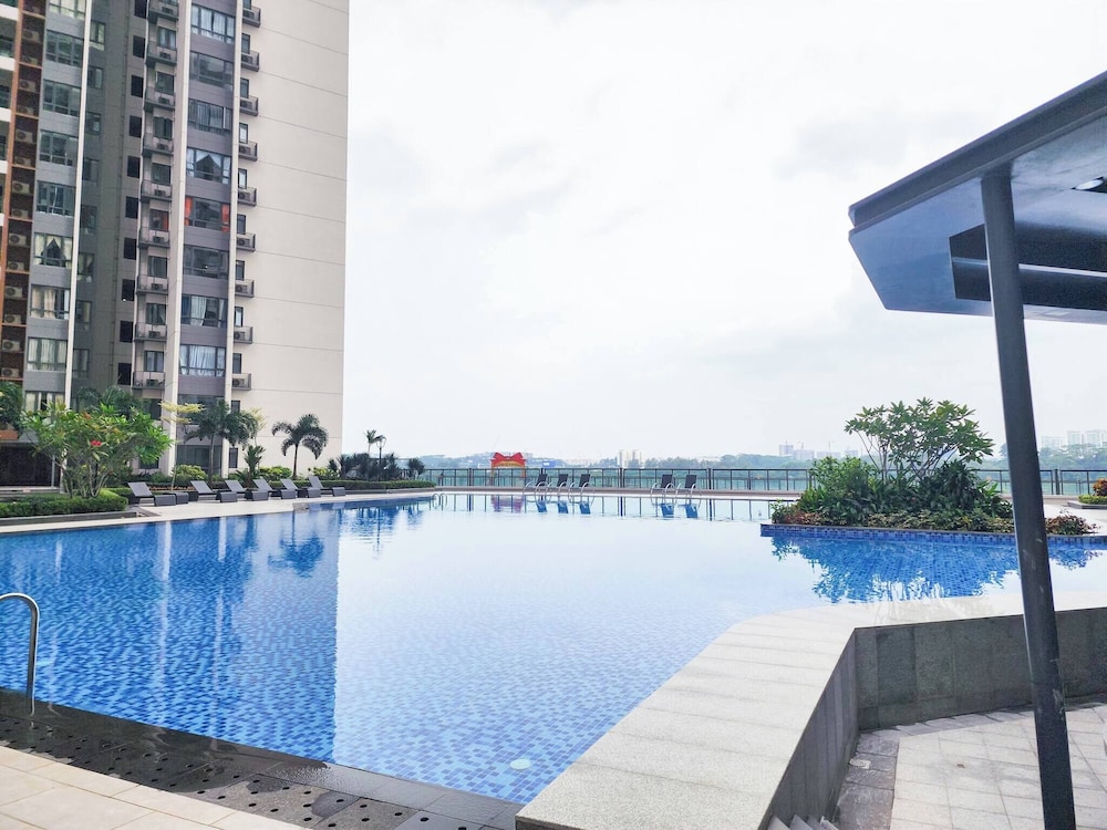 R & F Princess Cove CK Homestay