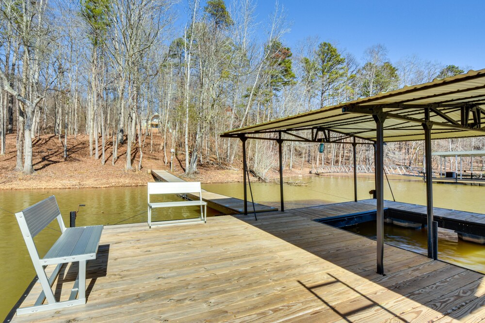 Lake Hartwell Cottage w/ Fire Pit: Near Clemson! view 2