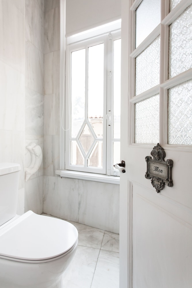 Step One - Luxury Suites right in the heart of Acropolis next to metro station