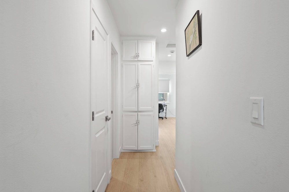 Cozy & Stylish Home Spacious, Fully Equipped Stay