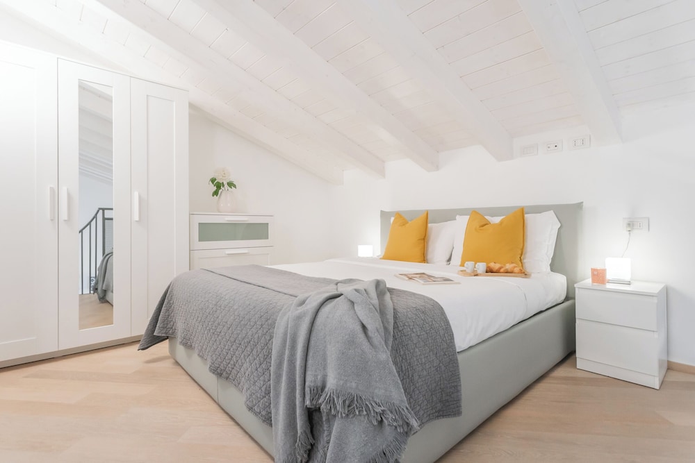 Borsieri Como Apartments with Parking by Rent all Como