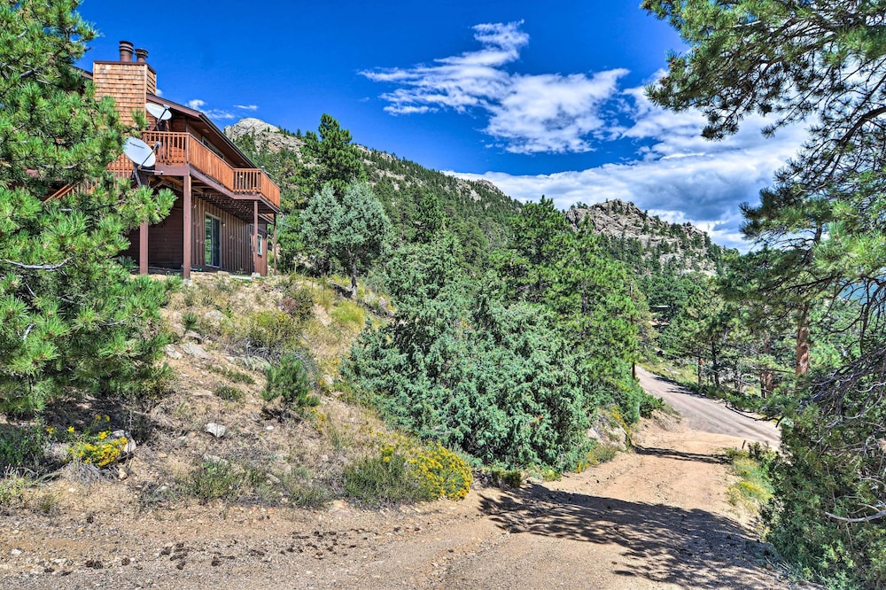 Idyllic Cabin w/ Grill & Panoramic Mtn Views! view 3