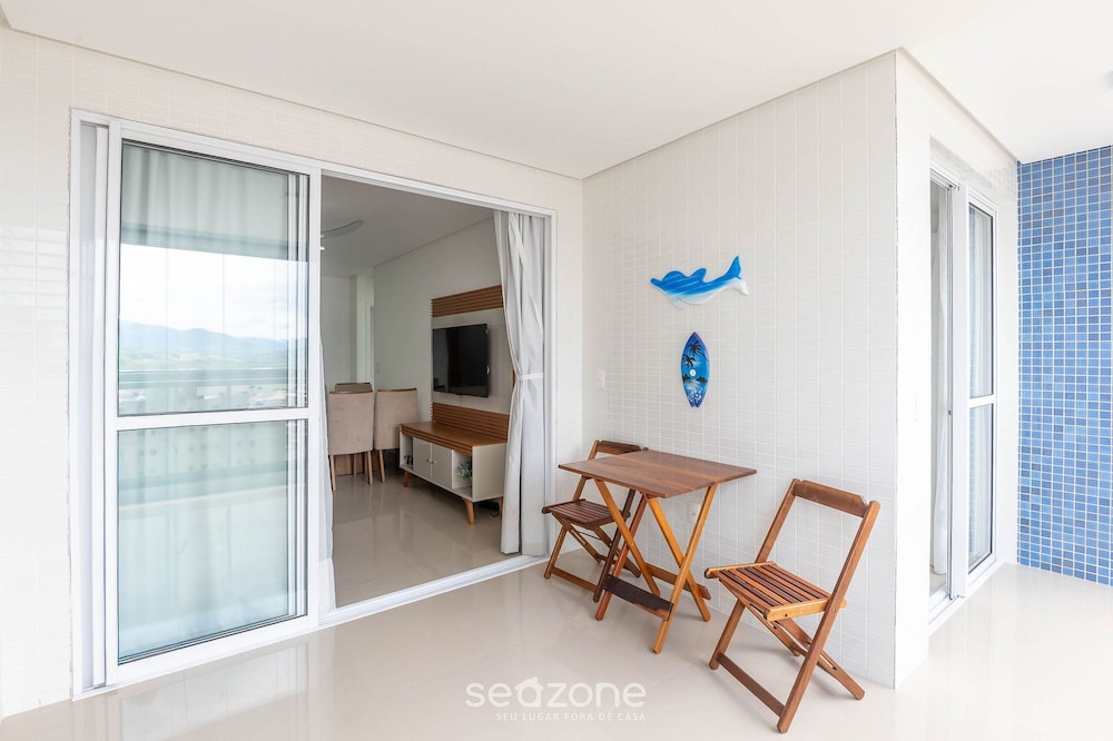 Apart With 2 Bedrooms 400 m From the Beach Ina1306
