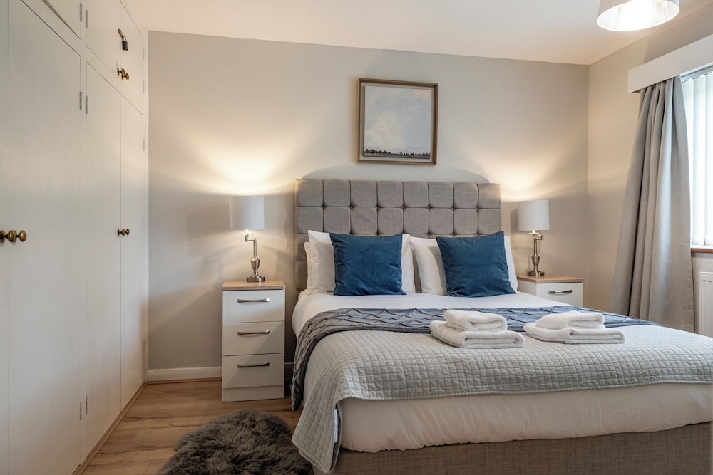Bright&Spacious 3BD in Centre of Bourton view 5
