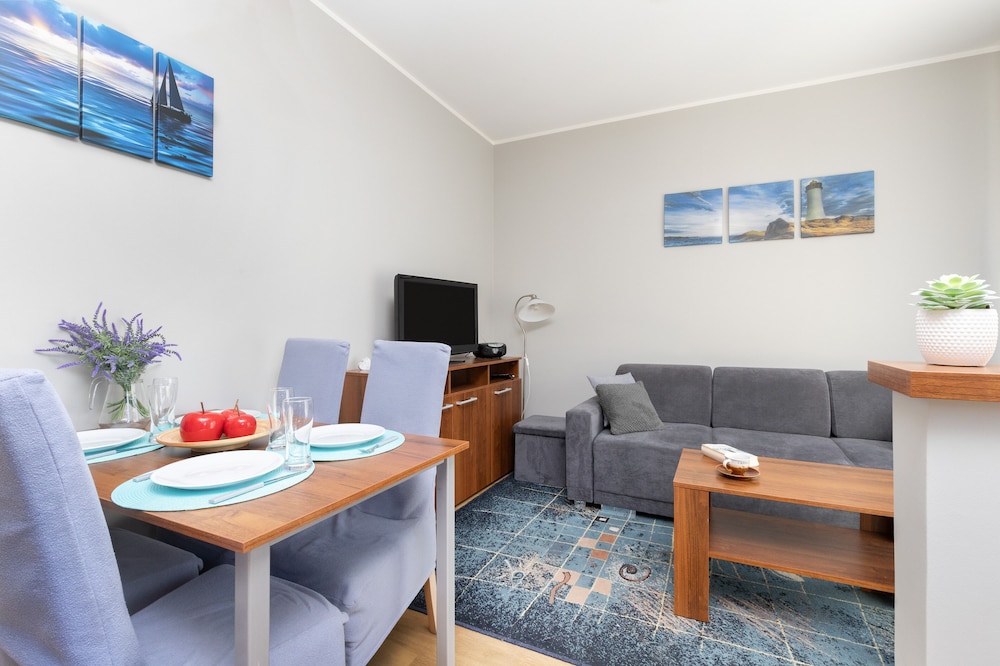 Villa 4 Pory Roku Apartment by Renters