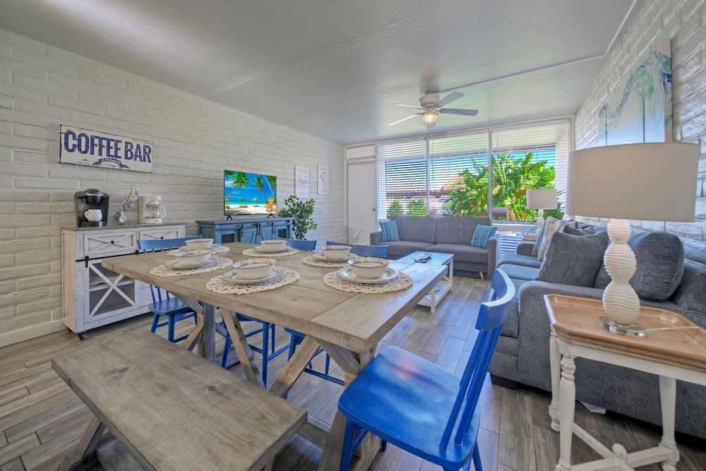 Tropical Haven by Avantstay 4min Walk to Beach Pool Remodeled Interior