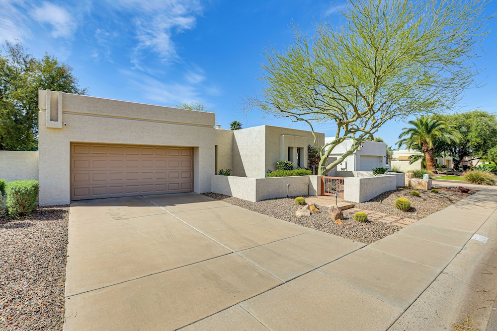 Outdoor Entertainment Space: Home in Scottsdale