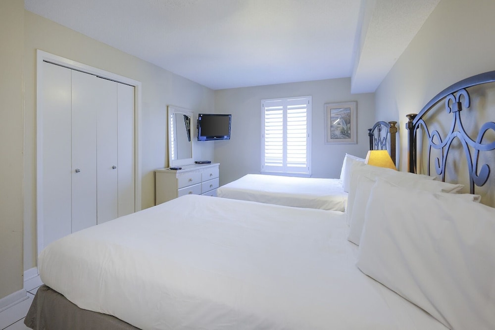 Phoenix Vi 6301 3 Bedroom Condo