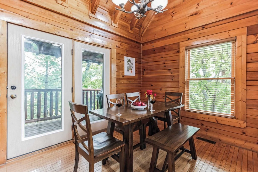 Resort Cabin w/ Hot Tub, Pool Table, Deck Views Summit View Way by Avantstay