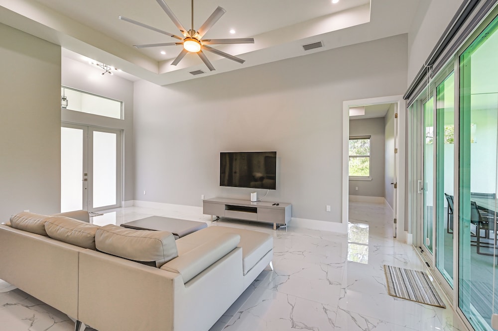 Pets Welcome - Home on 2.5 Acres in Naples!