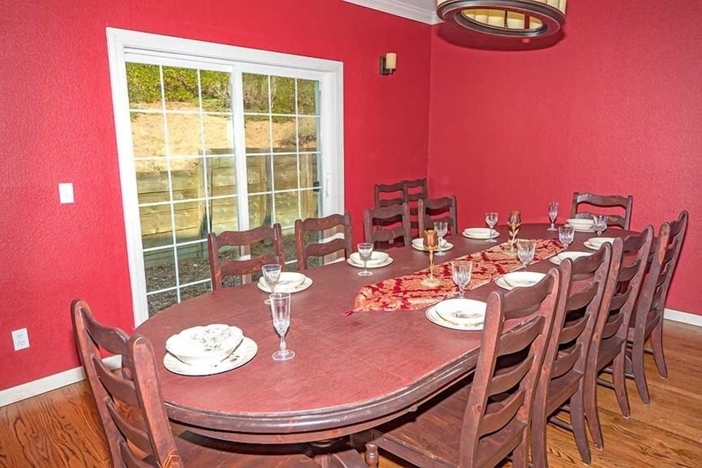 2184 Marshall Trail 5 Bedroom Home by RedAwning