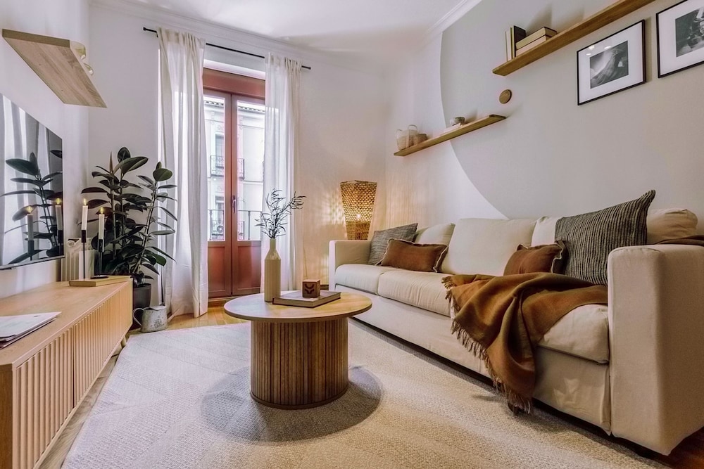 Quirigua - 2 Bedrooms and Office in Chamber
