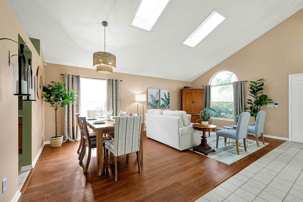 Near Disney & Universal: Family Retreat in Orlando
