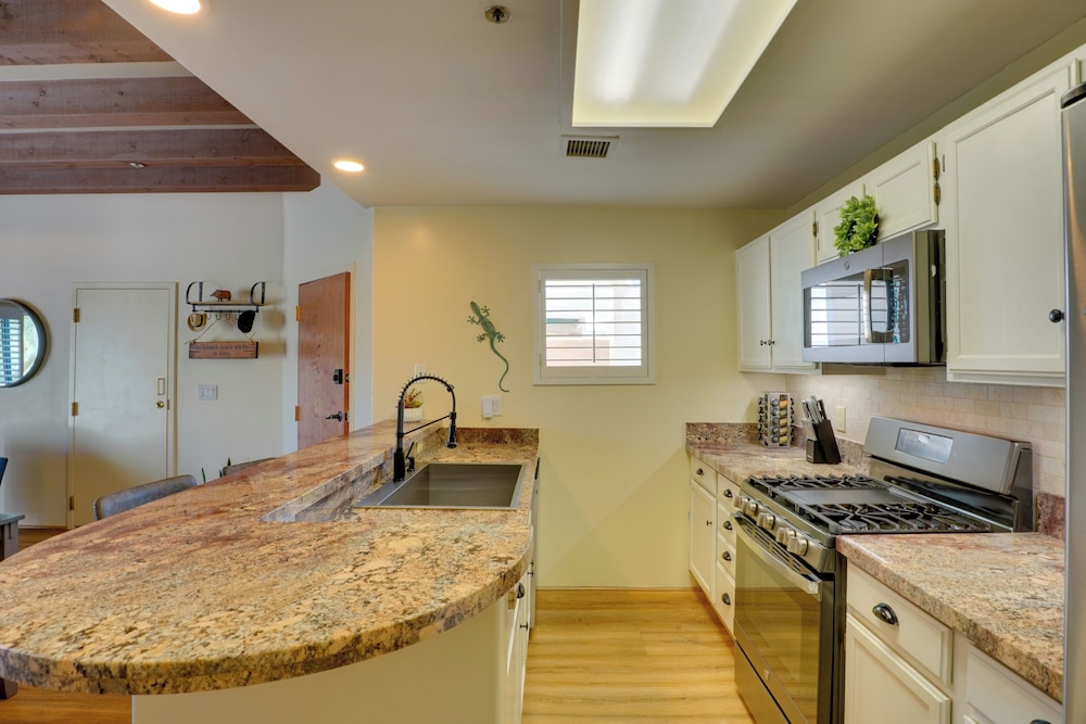 Amazing Desert Views! Tucson Casita on Golf Course