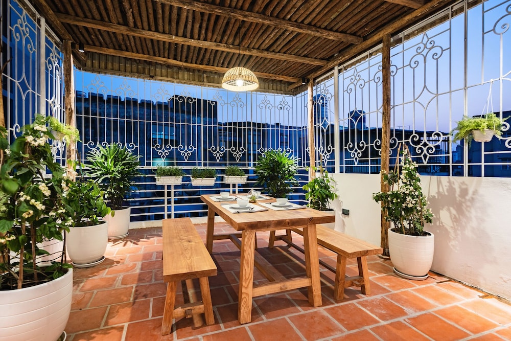 Rooftop Green Oasis