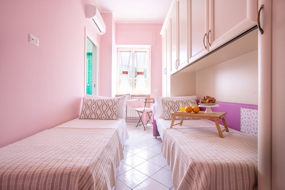 City Home In Sorrento With Balcony And View