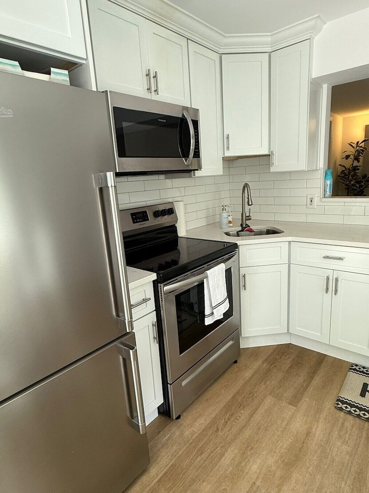 Elegant Hideaway with Free Parking