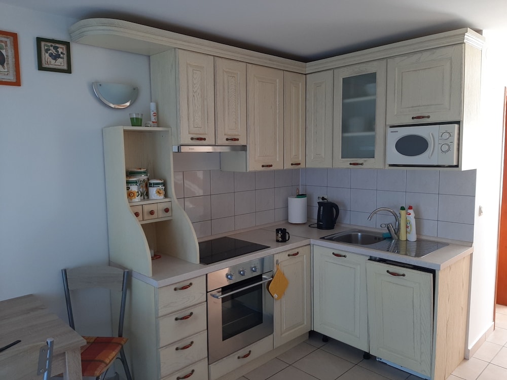 Impeccable 2-bed Apartment in Zaton view 2