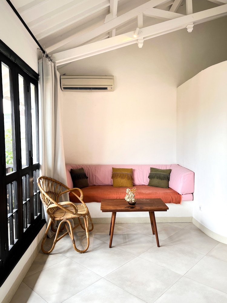 Lovely 2BR Villa Close to The Beach