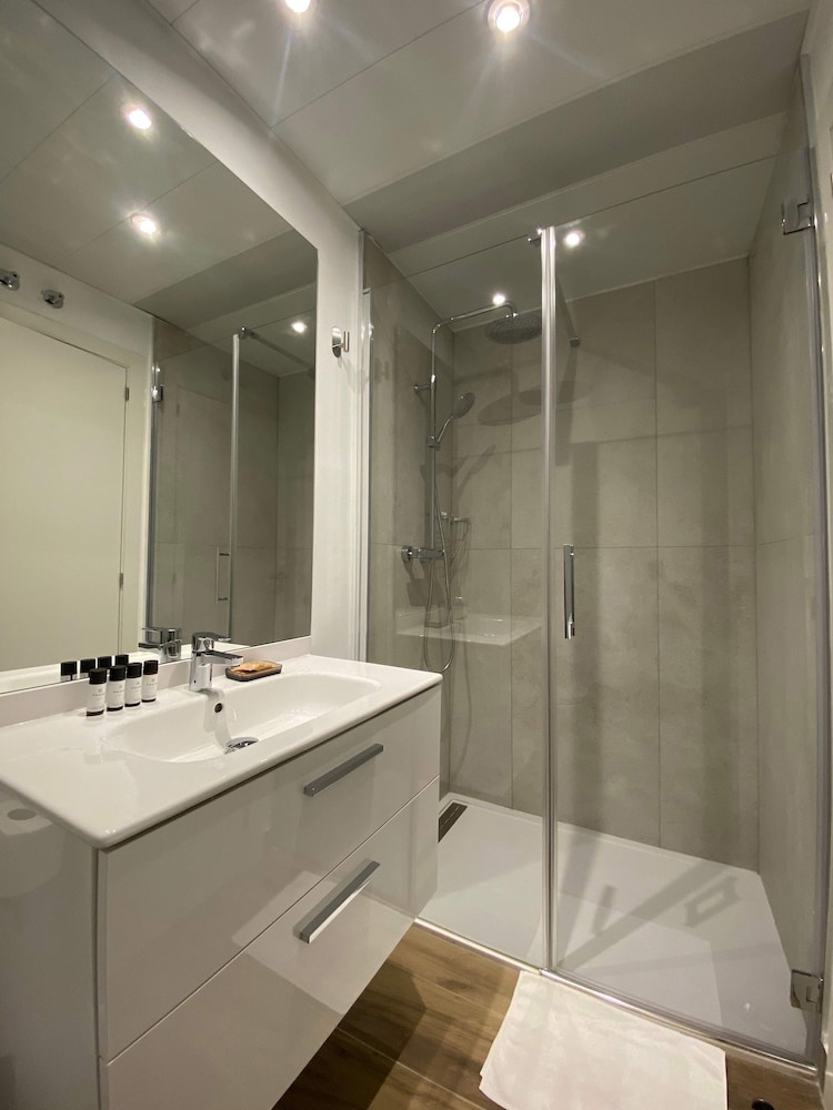 w Bright 2BR w Sunny Terrace in Chueca