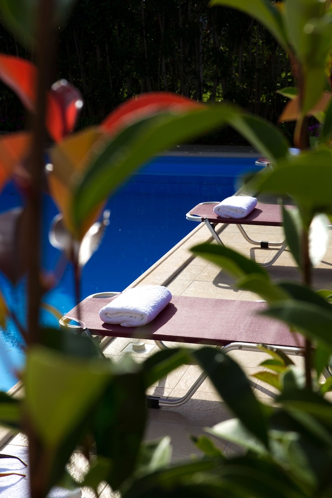 Exanthia Villas