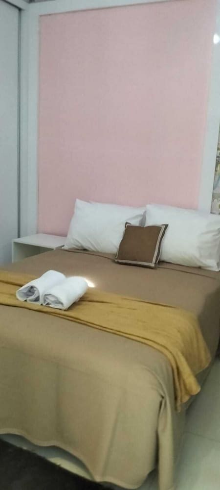 Sobrado 1 Suite 2 quartos AC 1km Shop JL