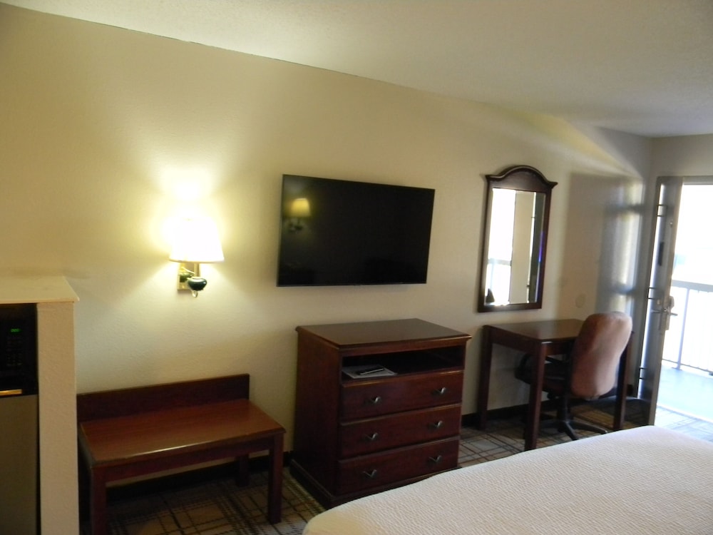 Days Inn by Wyndham Bainbridge view 3