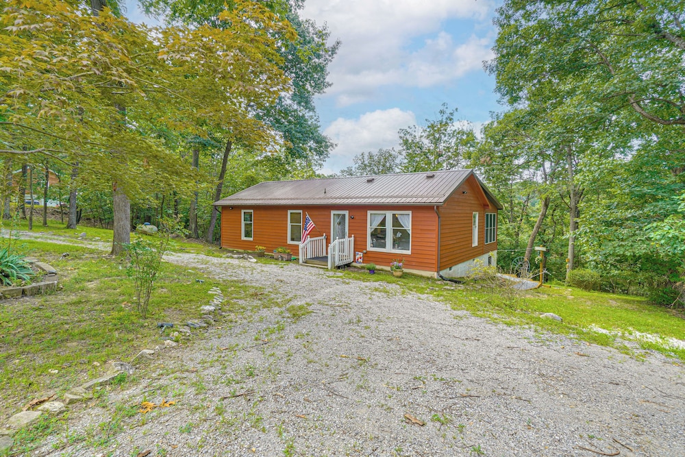 5 Mi to Harpers Ferry Nhp: Quiet Home w/ Deck