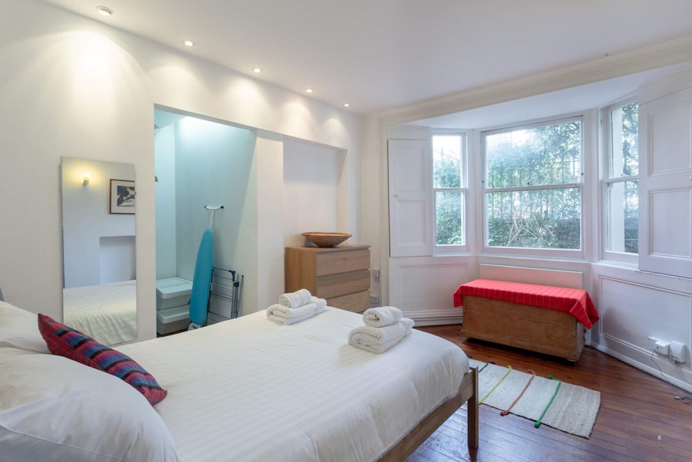 Fantastic and Bright 1 Bedroom Garden Flat