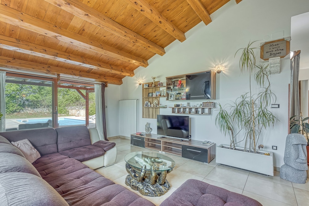 Villa Simac With Pool and Whirlpool