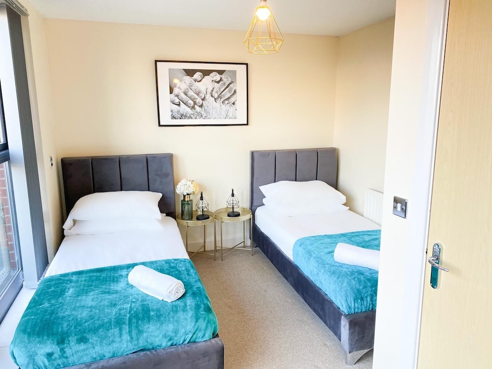 Tudors eSuites 11 Bed House City Centre view 4