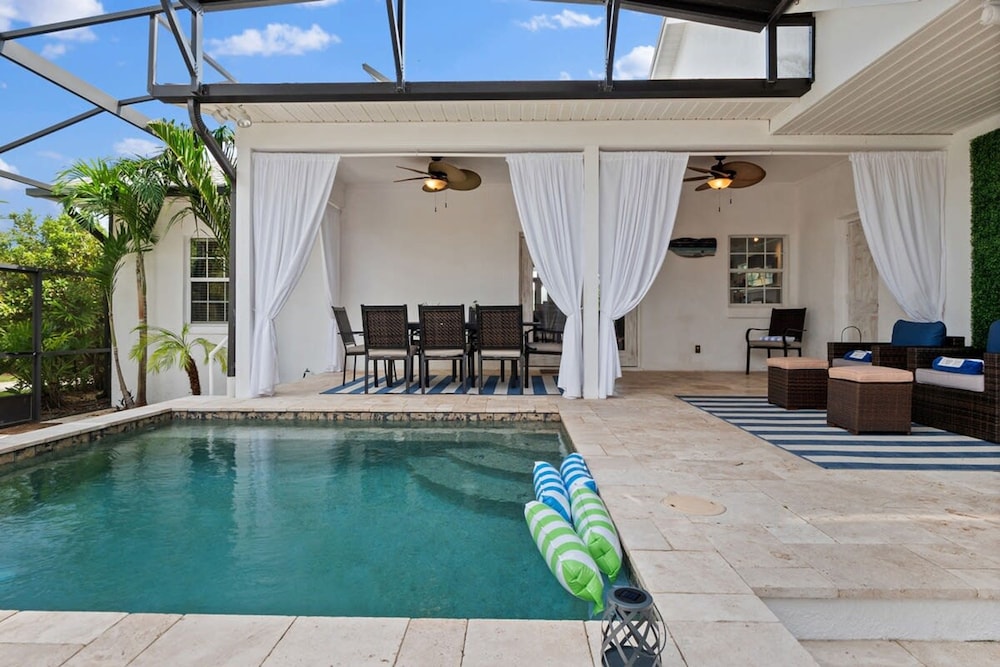 Beach Cottage 3 Bed 2 Bath Heated Pool Free Golf Cart Bring Your Boat RV Private 1AC lot