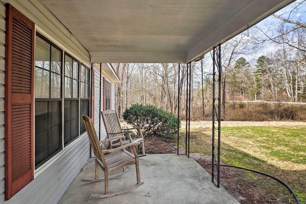 Dog-friendly Georgia Home w/ Grill  Fishing Pond! - Property Image 4