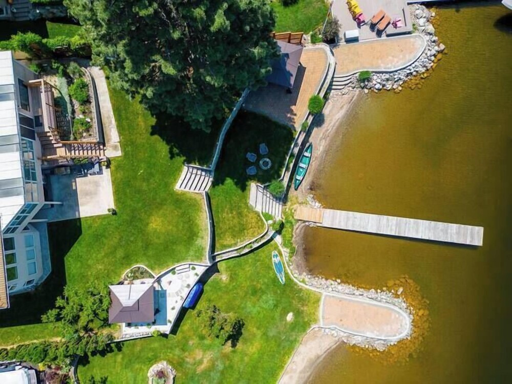 Skaha Lakefront Inn