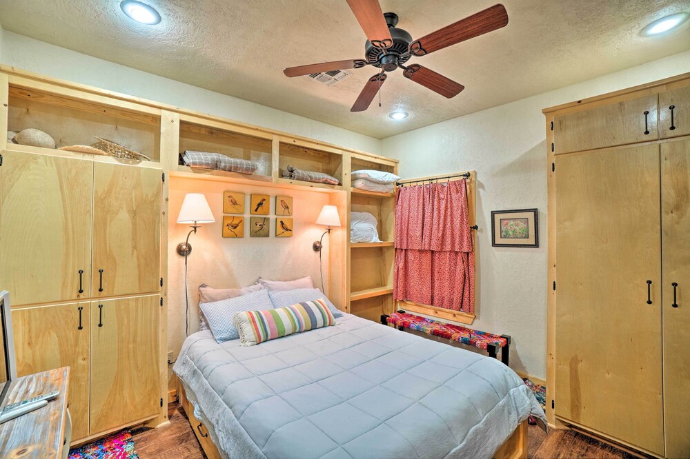 Charming Hilltop Cottage in Medicine Park! view 2
