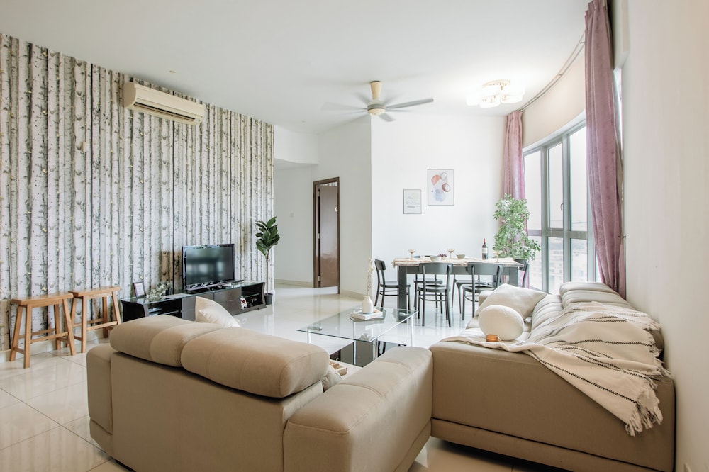 NaiBnB @ Regalia Residence