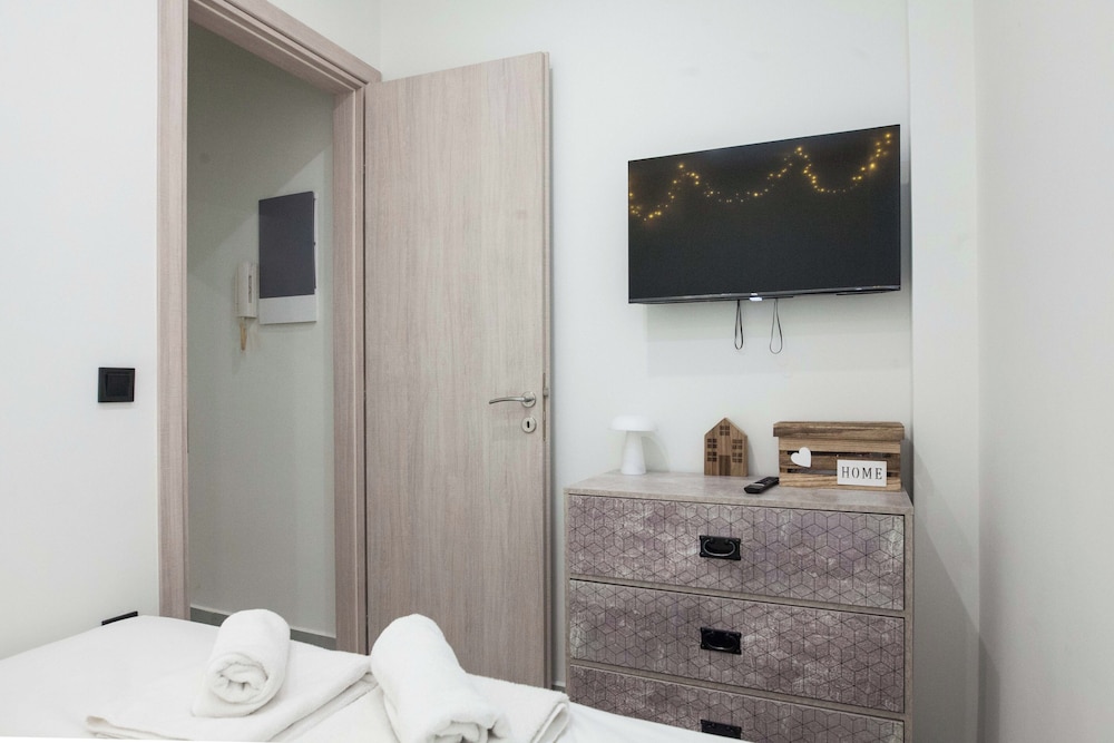 Brand New 1 Bd Apt in Trendy Kipseli