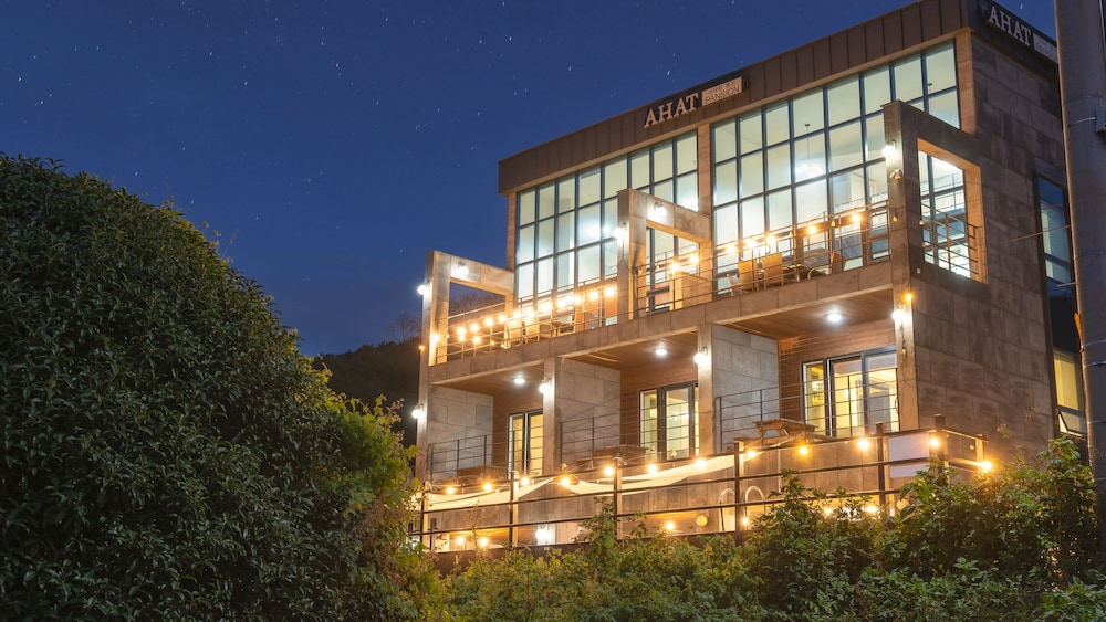 Geoje Ahat Spa Pension