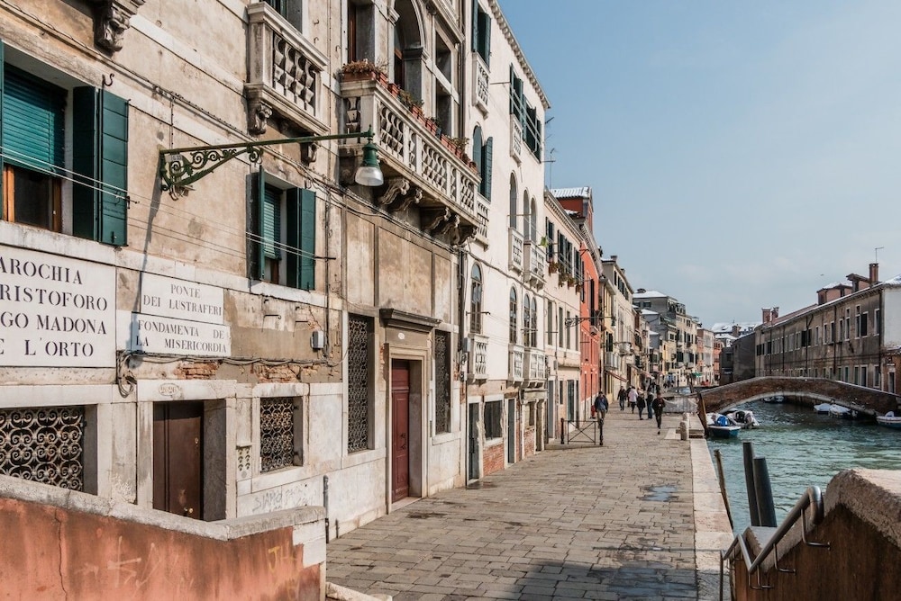 Venice Canal View Boutique Apartment