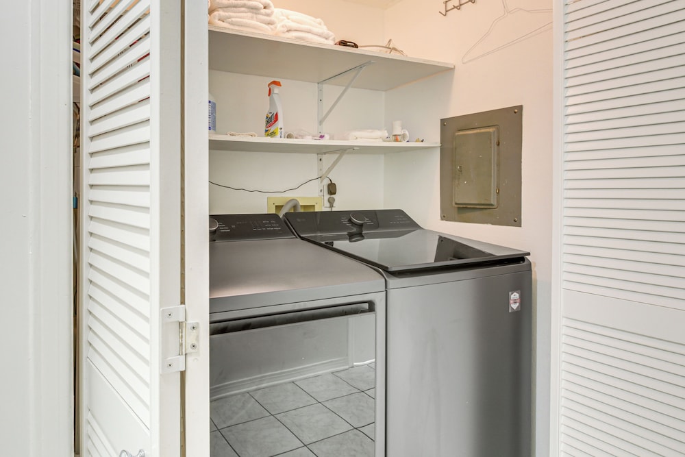 23 Mi to Nola: Cozy & Quaint Destrehan Townhome