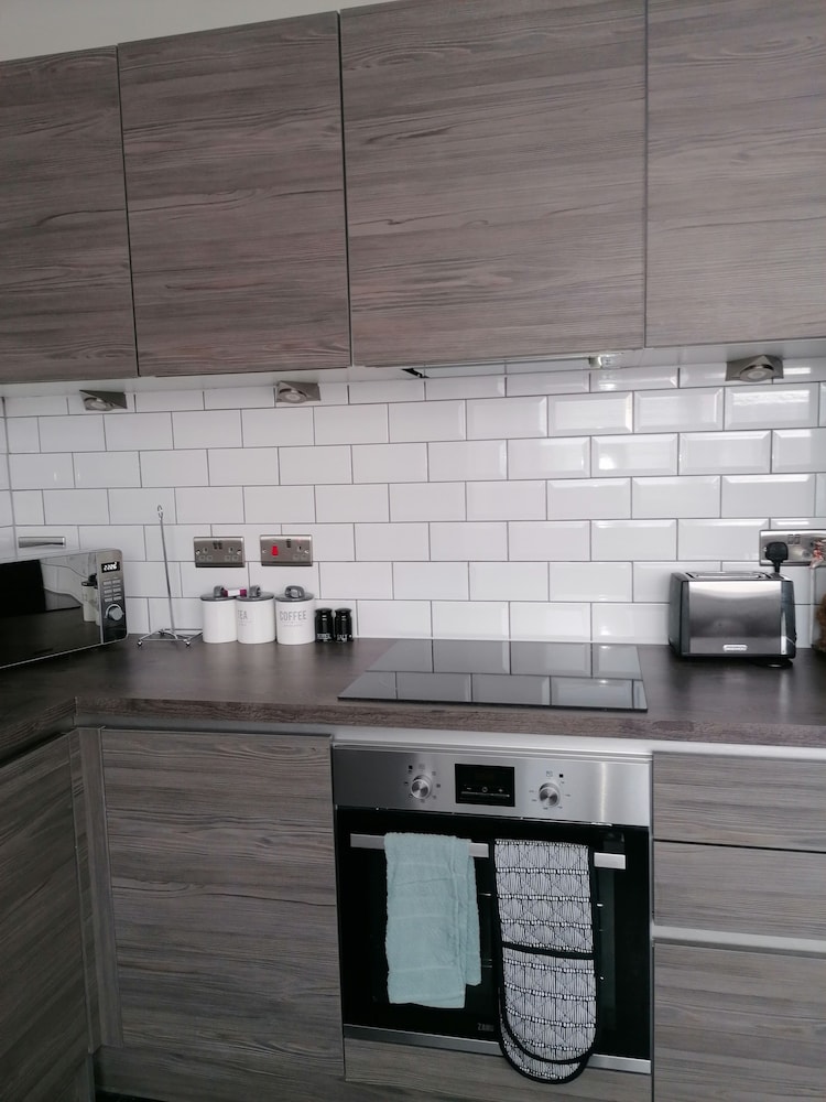 1-bed Apt Sleeps 2 With Free Parking view 4
