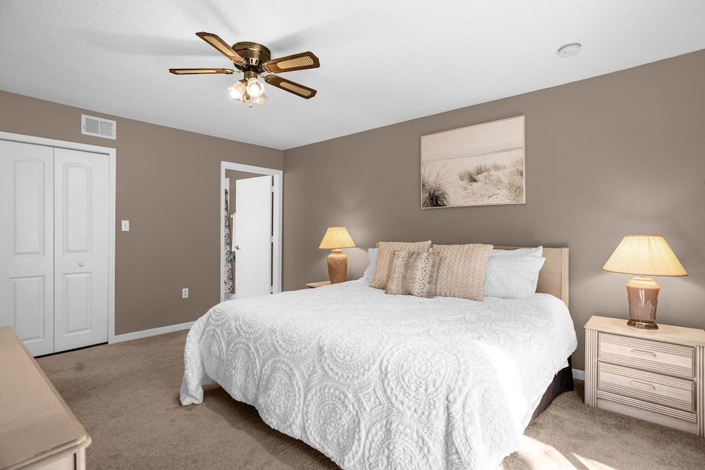 Upstay Stylish Condo w Garden Patio Near Disney