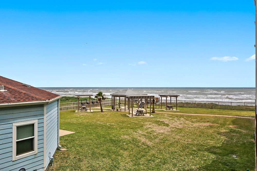Seascape 2119 1 Bedroom Condo by RedAwning
